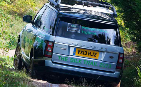 2015-Land-Rover-Range-Rover-Hybrid-roughing-it-C