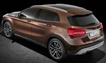 2015-Mercedes-Benz-GLA-Class-rear-prof-A 3