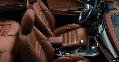 2014-Alfa-Romeo-Giulietta-interior C