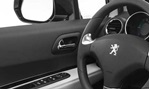 2014-Peugeot-3008-cockpit 1