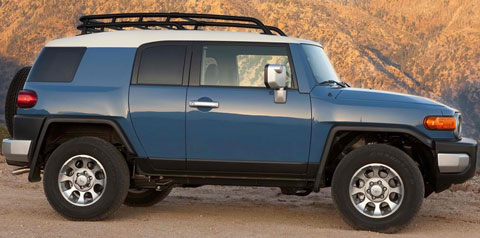 2014-Toyota-FJ-Cruiser-in-degrees-B