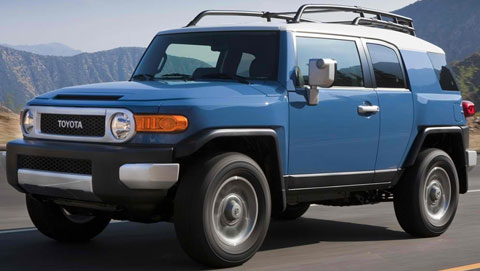 2014-Toyota-FJ-Cruiser-on-the-move-A