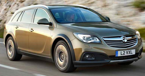 2014-Vauxhall-Insignia-Country-Tourer-in-gold-A