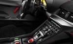 2014-Lamborghini-Veneno-Roadster-cockpit 2