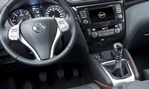 2014-Nissan-Qashai-cockpit 1