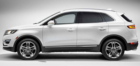 2015-Lincoln-MKC-studio-long-B