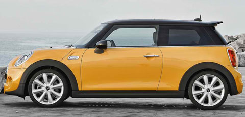 2015-Mini-Cooper-S-by-the-shore-B