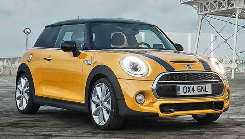 2015-Mini-Cooper-S-shining-the-light-A