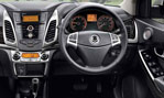 2014-SsangYong-Korando-cockpit-1