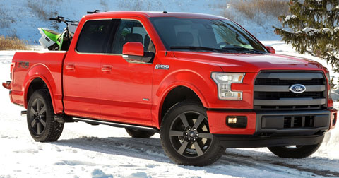 2015-Ford-F-150-play-in-the-snow-A