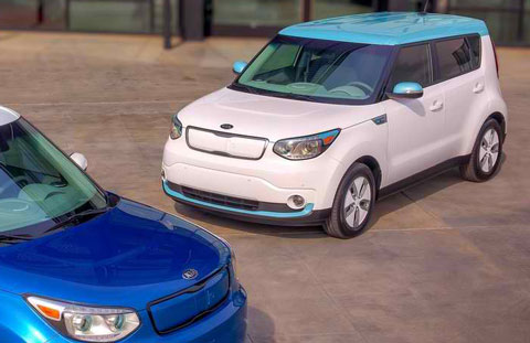 2015-Kia-Soul-EV-at-the-dealer-C