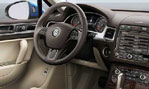 2015-Volkswagen-Touareg-inside-2