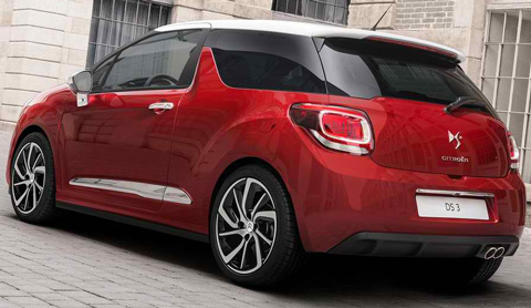 2015-Citroen-DS3-at-the-bank-D